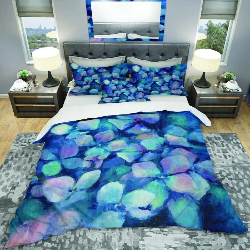 Designart 'Abstract Blue Flower Petals' Geometric Bedding Set - Duvet Cover & Shams