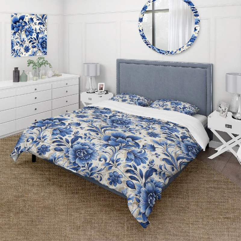 Designart "Cobalt Blue And White Victorian Floral Pattern II" White Cottage Bed Cover Set With 2 Shams