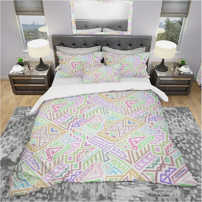 Designart 'Ethnic Decorative elements in Pink, Purple and Green' Modern & Contemporary Bedding Set - Duvet Cover & Shams