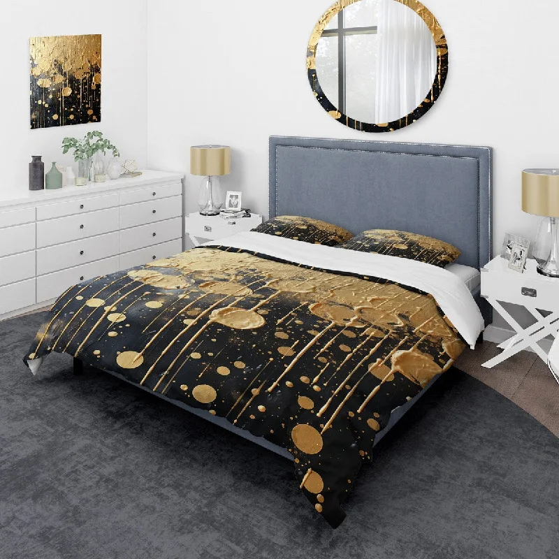 Designart "Gold and black elegant explosions" Fireworks Bedding Cover Set - Traditional Bed Set with Shams