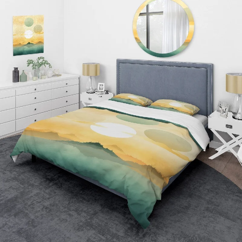 Designart "Green and yellow surnise Winds shapes" Abstract Collages Bedding Cover Set - Traditional Bed Set with Shams