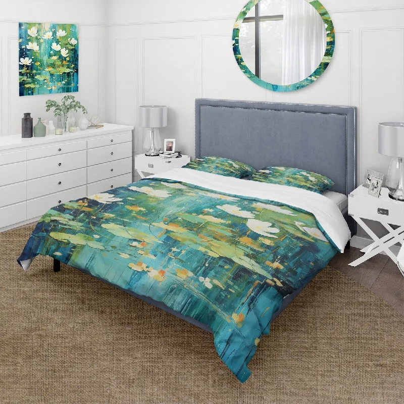 Designart "Green Peaceful floral Tide Pools" Coastal Minimalism Bedding Cover Set - Traditional Bed Set with Shams