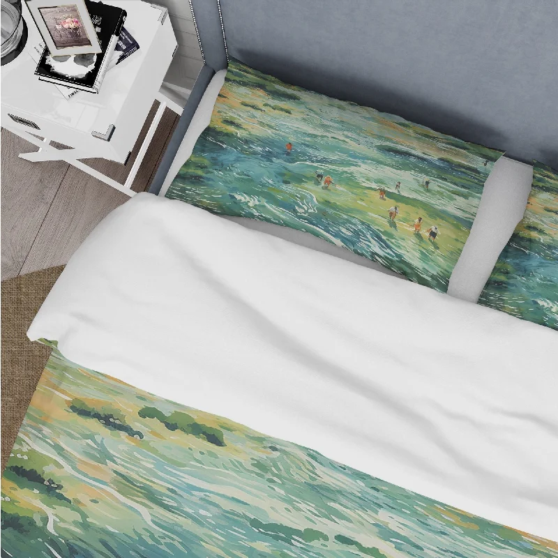 Designart "Green Peaceful Tide Pools I" Coastal Minimalism Bedding Cover Set - Traditional Bed Set with Shams