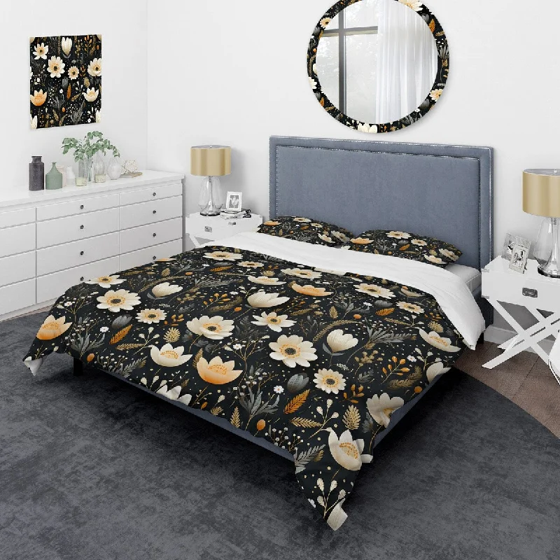 Designart "Ivory Boho Chic Floral Pattern IV" Black Cottage Bedding Cover Set With 2 Shams