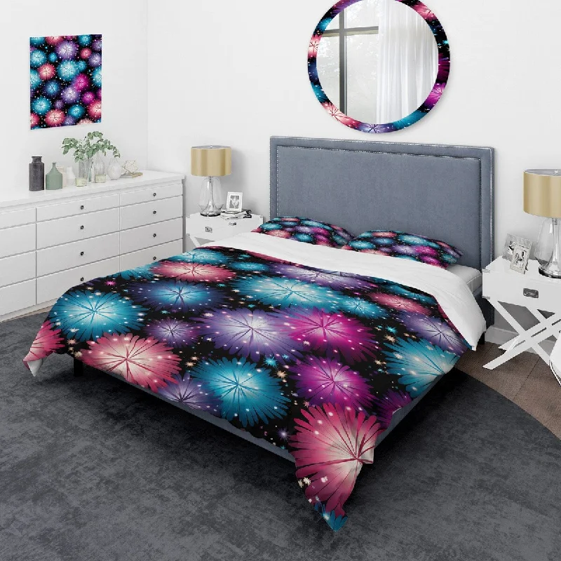 Designart "Luminous Symphony fireworks" Fireworks Bedding Cover Set - Traditional Bed Set with Shams