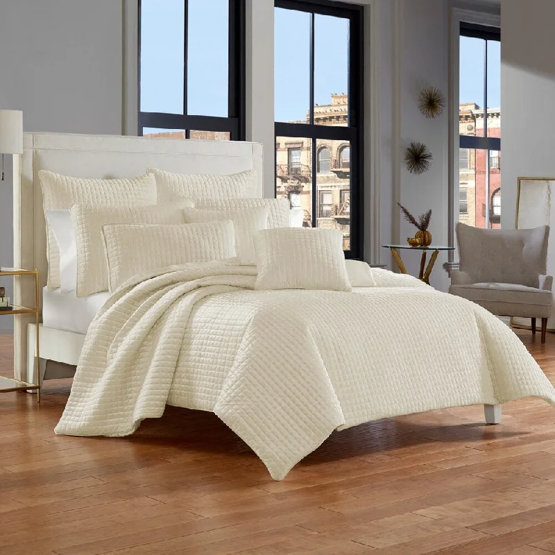 Five Queens Court Gordon Velvet Quilt Coverlet