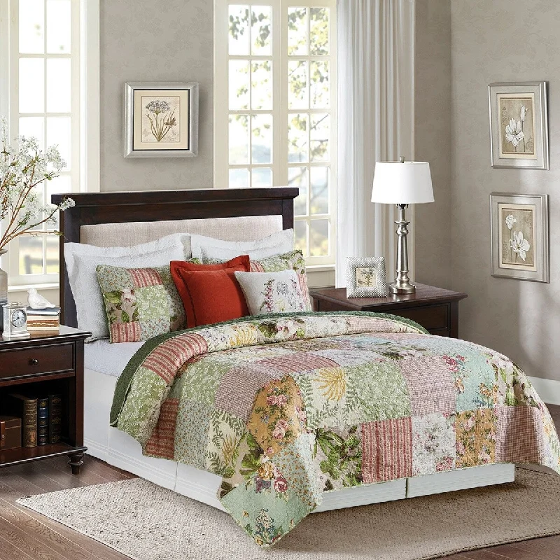 Jovina Quilt Set