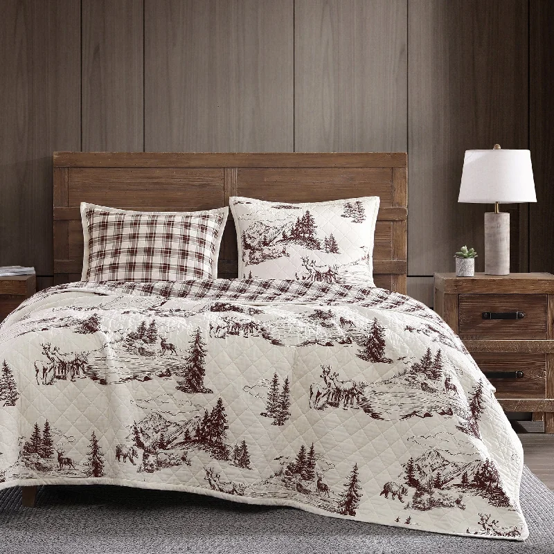 Mountain Pine Reversible Quilt Set