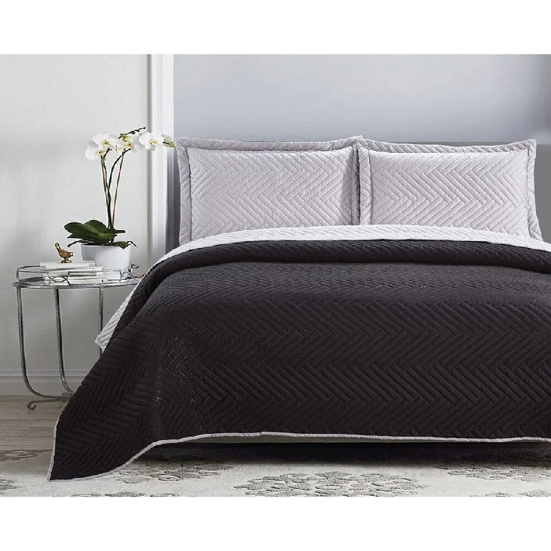 Porch & Den Marcile Grey/Black King-size 3-piece Reversible Quilt Set