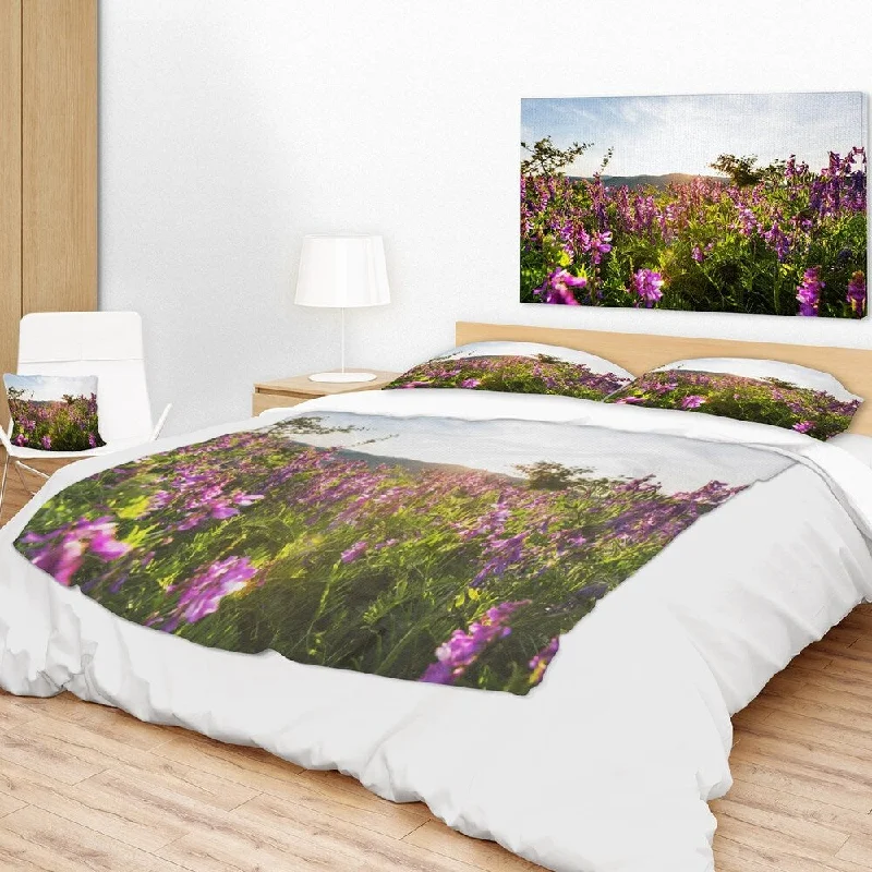 Designart 'Amazing Summer Pasture with Flowers' Floral Throw Blanket