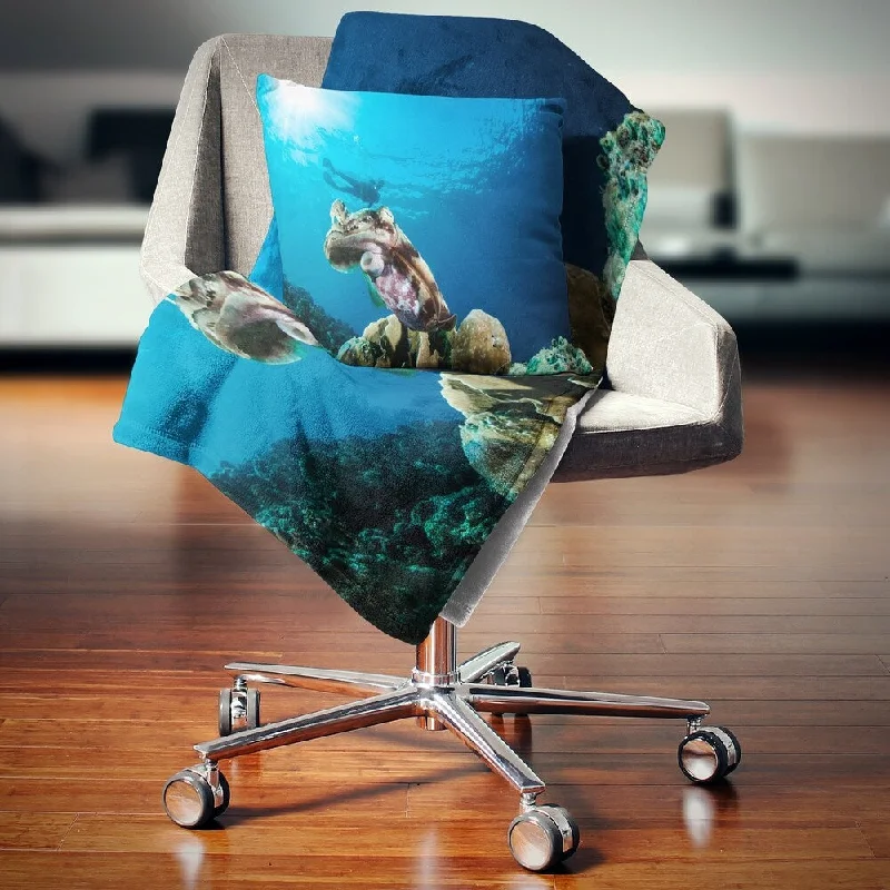 Designart 'Broadclub Cuttlefish Underwater' Seashore Throw Blanket