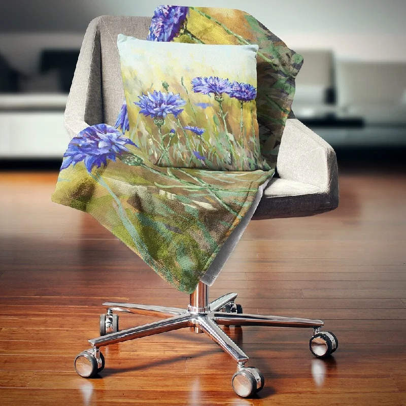 Designart 'Cornflowers in Full Bloom' Floral Throw Blanket