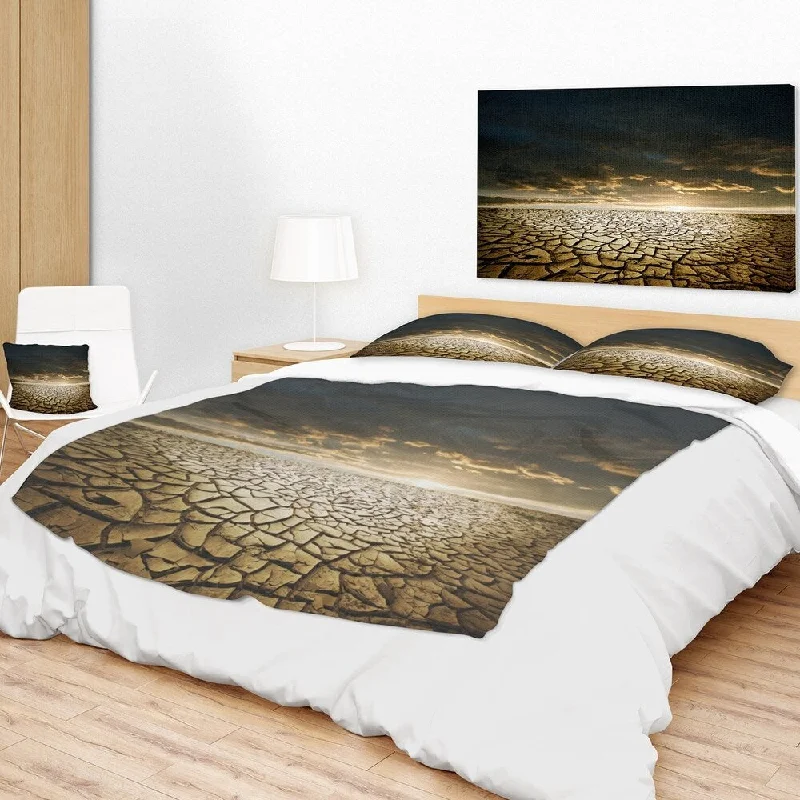 Designart 'Drought Land under Cloudy Skies' Modern Landscape Fleece Throw Blanket