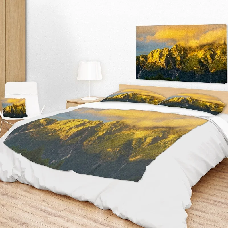 Designart 'Highrise Green Mountains' Landscape Photo Throw Blanket