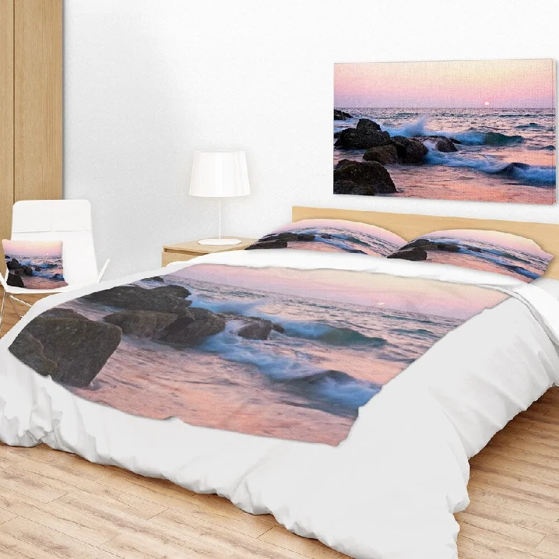 Designart 'Rocky Coast with Foam Waves' Seashore Throw Blanket