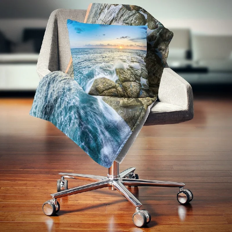 Designart 'Rocky Coogee Beach in Sydney' Seashore Throw Blanket