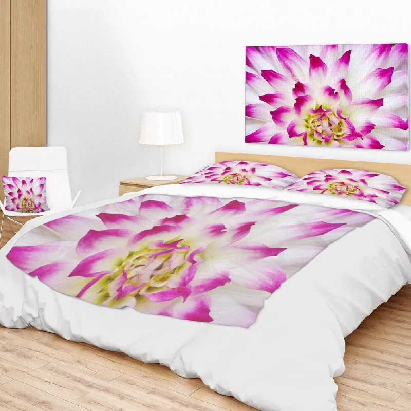 Designart 'Smooth White Rose Floral Petals' Floral Throw Blanket